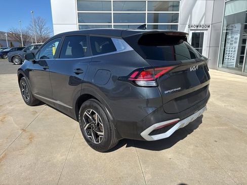 Used 2023 Kia Sportage LX image 5