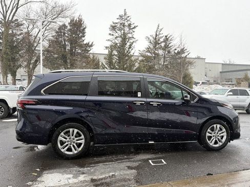 New 2026 Toyota Sienna Limited image 4
