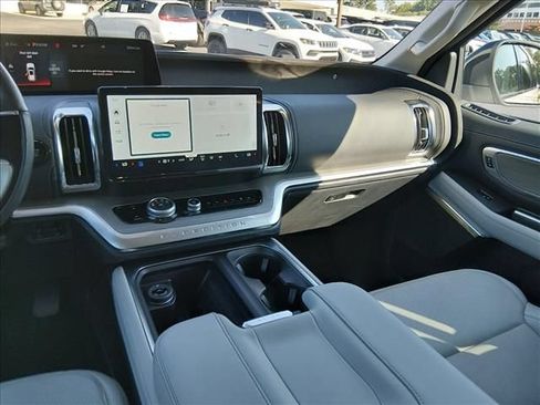 Used 2025 Ford Expedition Max Platinum AWD/4WD image 12