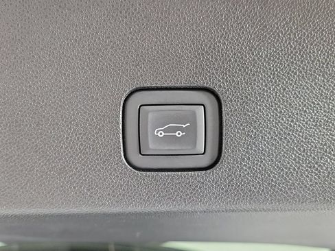 Certified 2025 Cadillac XT6 Premium Luxury FWD image 9