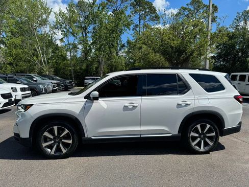 Used 2025 Honda Pilot Touring image 2