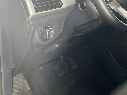 Used 2023 Volkswagen Atlas Cross Sport SE image 10