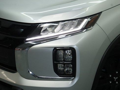 Used 2023 Mitsubishi Outlander Sport LE AWD/4WD image 2