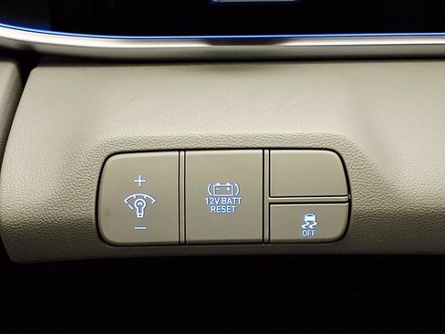 Certified 2024 Hyundai Elantra Limited FWD image 22