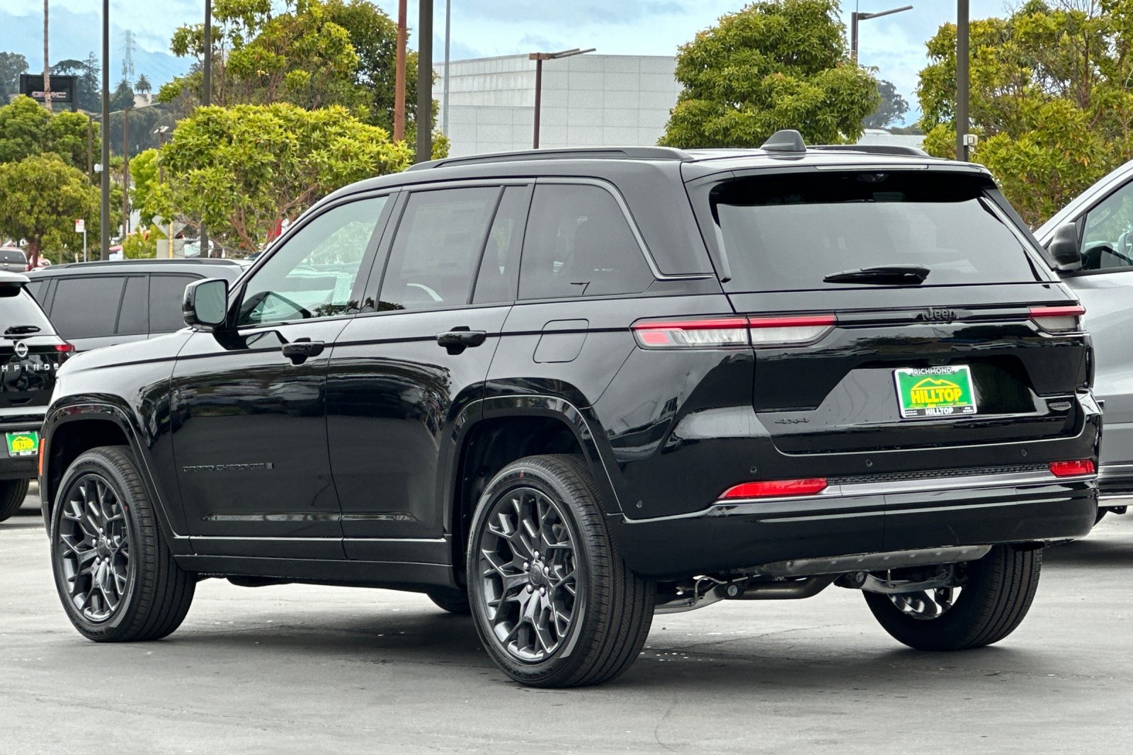 New 2026 Jeep Grand Cherokee Summit w/ Obsidian Package AWD/4WD image 6