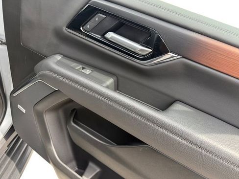 Certified 2025 GMC Yukon XL Denali AWD/4WD image 15