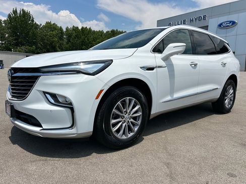 Used 2024 Buick Enclave Premium image 13