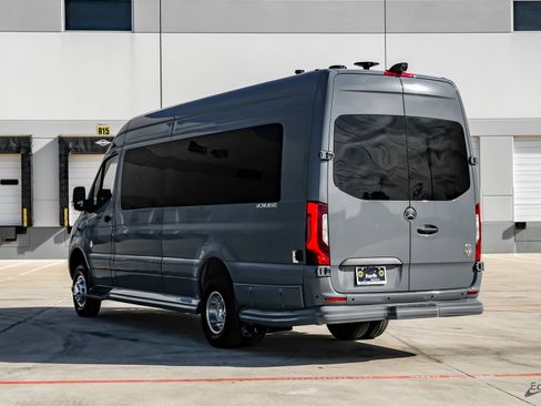 Used 2025 Mercedes-Benz Sprinter 3500 image 9
