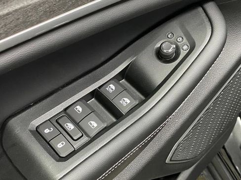 New 2025 Jeep Grand Cherokee Limited w/ Luxury Tech Group II AWD/4WD image 32