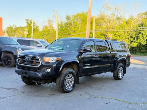 Used 2018 Toyota Tacoma SR5 AWD/4WD image 5