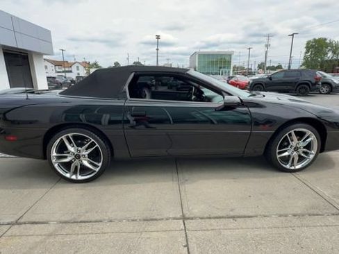 Used 2001 Chevrolet Camaro Z28 w/ SS Performance/Appearance Pkg RWD image 9