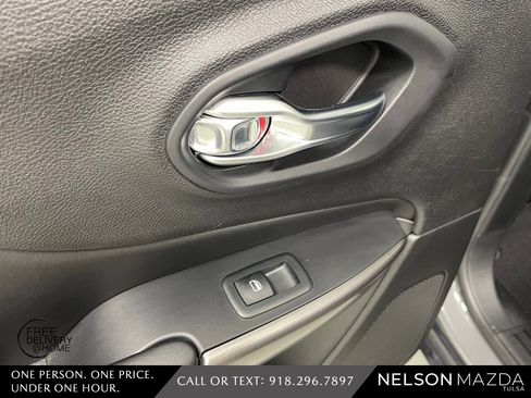 Used 2021 Jeep Cherokee Latitude Lux w/ Sun & Sound Group image 33