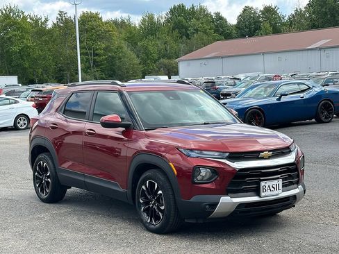 Used 2022 Chevrolet TrailBlazer LT w/ Convenience Package FWD image 39