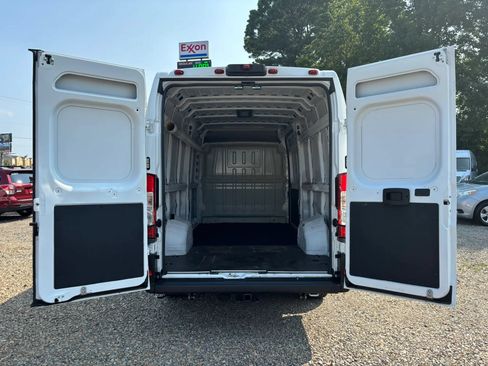Used 2023 RAM ProMaster 3500 w/ Black Appearance Package FWD image 13