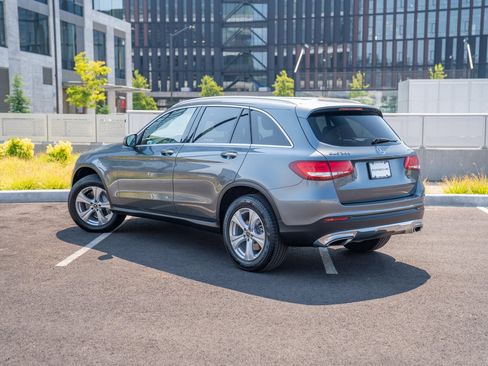 Used 2018 Mercedes-Benz GLC 300 4MATIC image 3