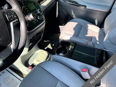 Used 2018 Toyota Sienna XLE Premium AWD/4WD image 13