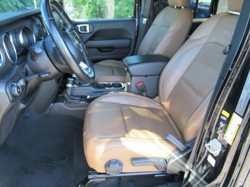 Used 2022 Jeep Wrangler Unlimited Sahara w/ LED Lighting Group AWD/4WD image 20