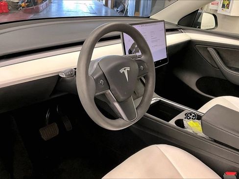 Used 2023 Tesla Model Y Long Range AWD/4WD image 13