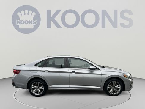Used 2022 Volkswagen Jetta SE FWD image 8