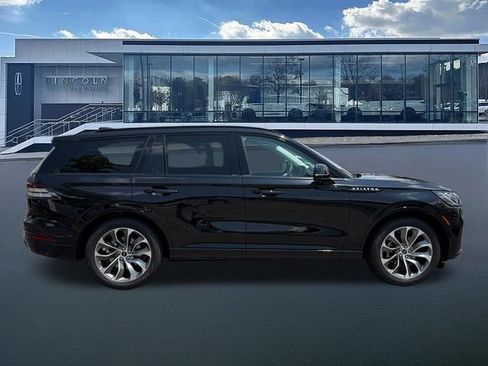 New 2026 Lincoln Aviator 2WD w/ Jet Appearance Package image 8