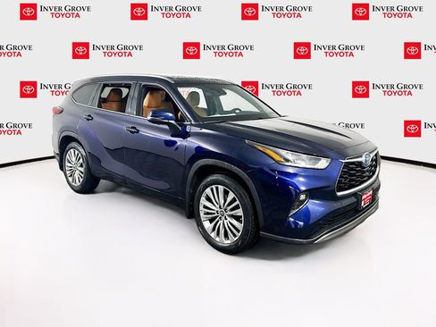 Used 2023 Toyota Highlander Platinum AWD/4WD image 3