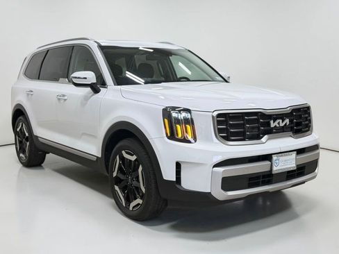 Used 2025 Kia Telluride S FWD image 14