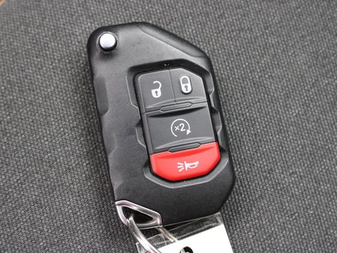 Used 2024 Jeep Wrangler Sahara image 38