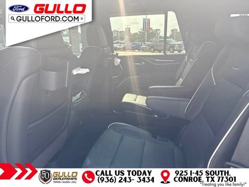 Used 2024 Cadillac Escalade Premium Luxury RWD image 6