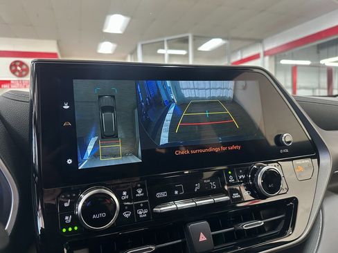 Used 2023 Toyota Highlander Limited image 27