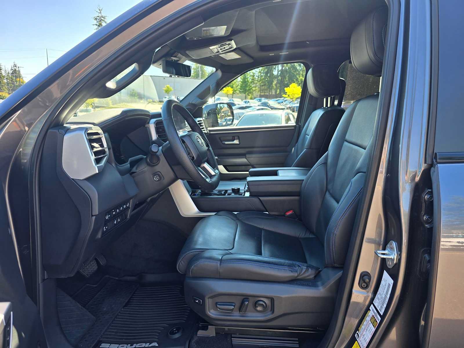 Used 2024 Toyota Sequoia Platinum AWD/4WD image 21