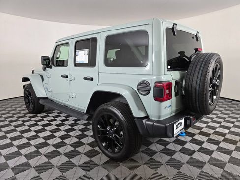 Used 2024 Jeep Wrangler Unlimited Sahara w/ Technology Group AWD/4WD image 5