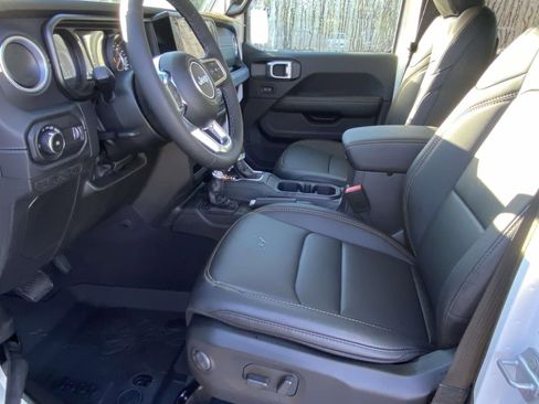 New 2026 Jeep Wrangler Unlimited Sahara AWD/4WD image 14