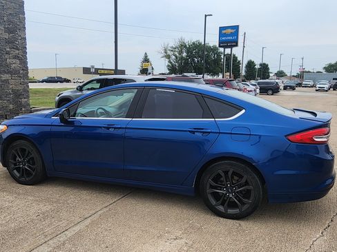 Used 2018 Ford Fusion SE w/ Equipment Group 201A FWD image 8