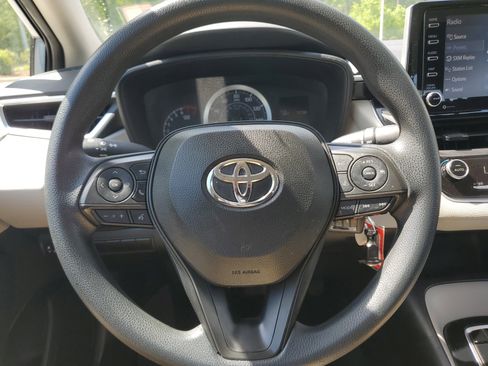 Used 2021 Toyota Corolla LE image 18