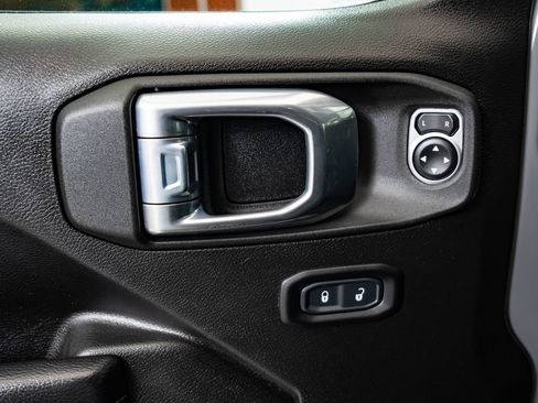 Used 2022 Jeep Wrangler Sport AWD/4WD image 23