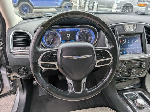 Used 2018 Chrysler 300 Limited image 15