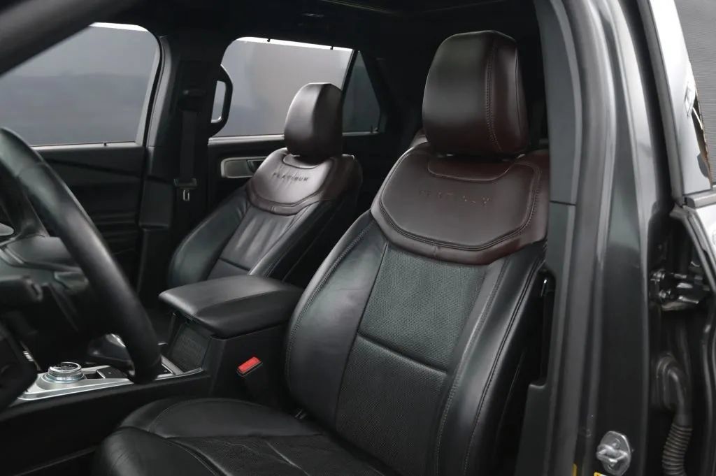 Used 2020 Ford Explorer Platinum w/ Premium Technology Package AWD/4WD image 44