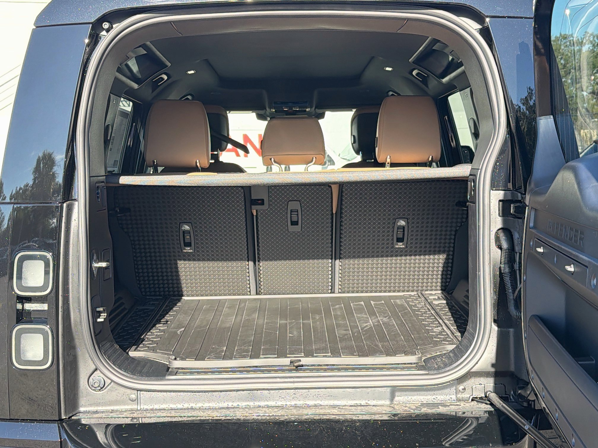 New 2026 Land Rover Defender 110 X-Dynamic SE AWD/4WD image 11