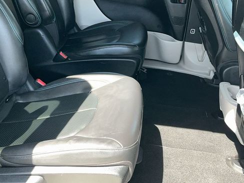 Used 2021 Chrysler Pacifica Touring-L w/ Uconnect Theater Family Group image 16