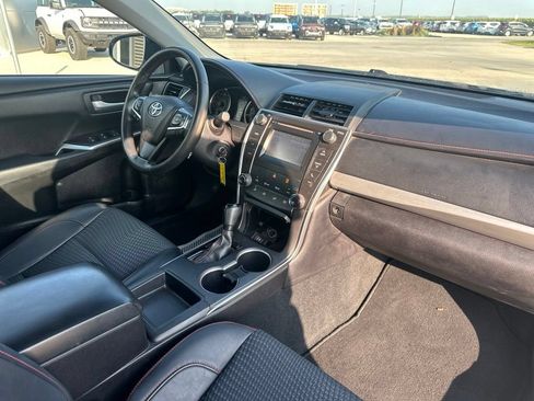 Used 2015 Toyota Camry SE FWD image 27