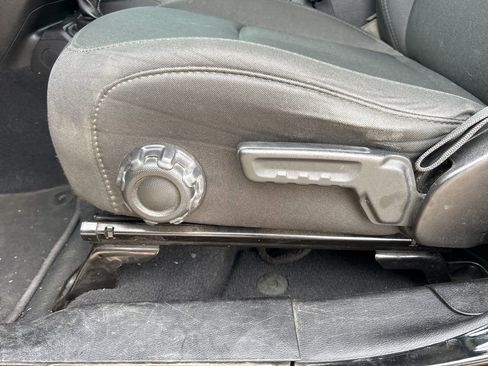 Used 2019 Jeep Wrangler Unlimited Sahara AWD/4WD image 12