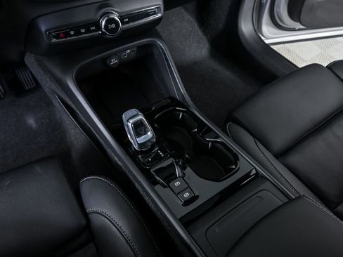 Certified 2025 Volvo XC40 B5 Plus image 17