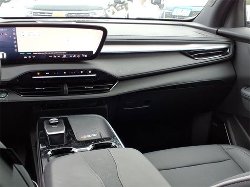 Used 2025 Buick Enclave Preferred image 9