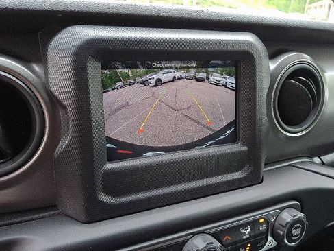 Certified 2023 Jeep Wrangler Unlimited Sport AWD/4WD image 18