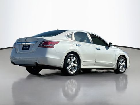 Used 2013 Nissan Altima 2.5 SL w/ Technology Pkg FWD image 7