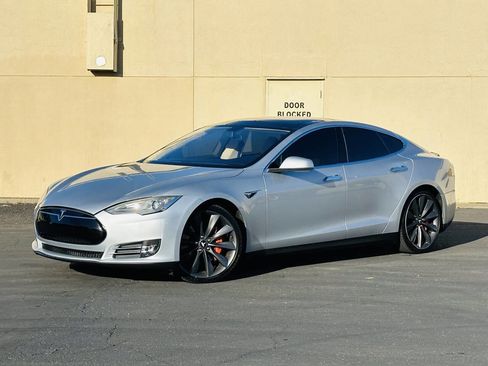 Used 2013 Tesla Model S RWD image 4