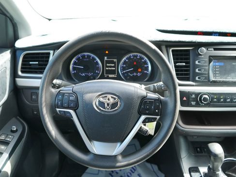 Used 2019 Toyota Highlander FWD V6 image 14