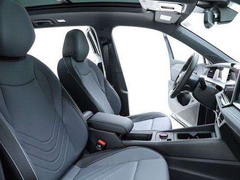 New 2026 Volkswagen Tiguan SE R-Line FWD image 75