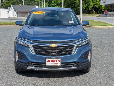 Used 2024 Chevrolet Equinox LT AWD/4WD image 2