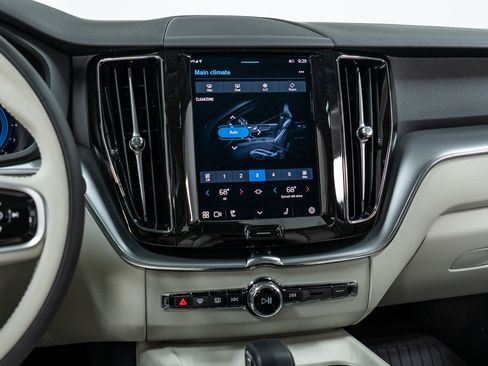 New 2025 Volvo XC60 B5 Core w/ Protection Package Premier image 19